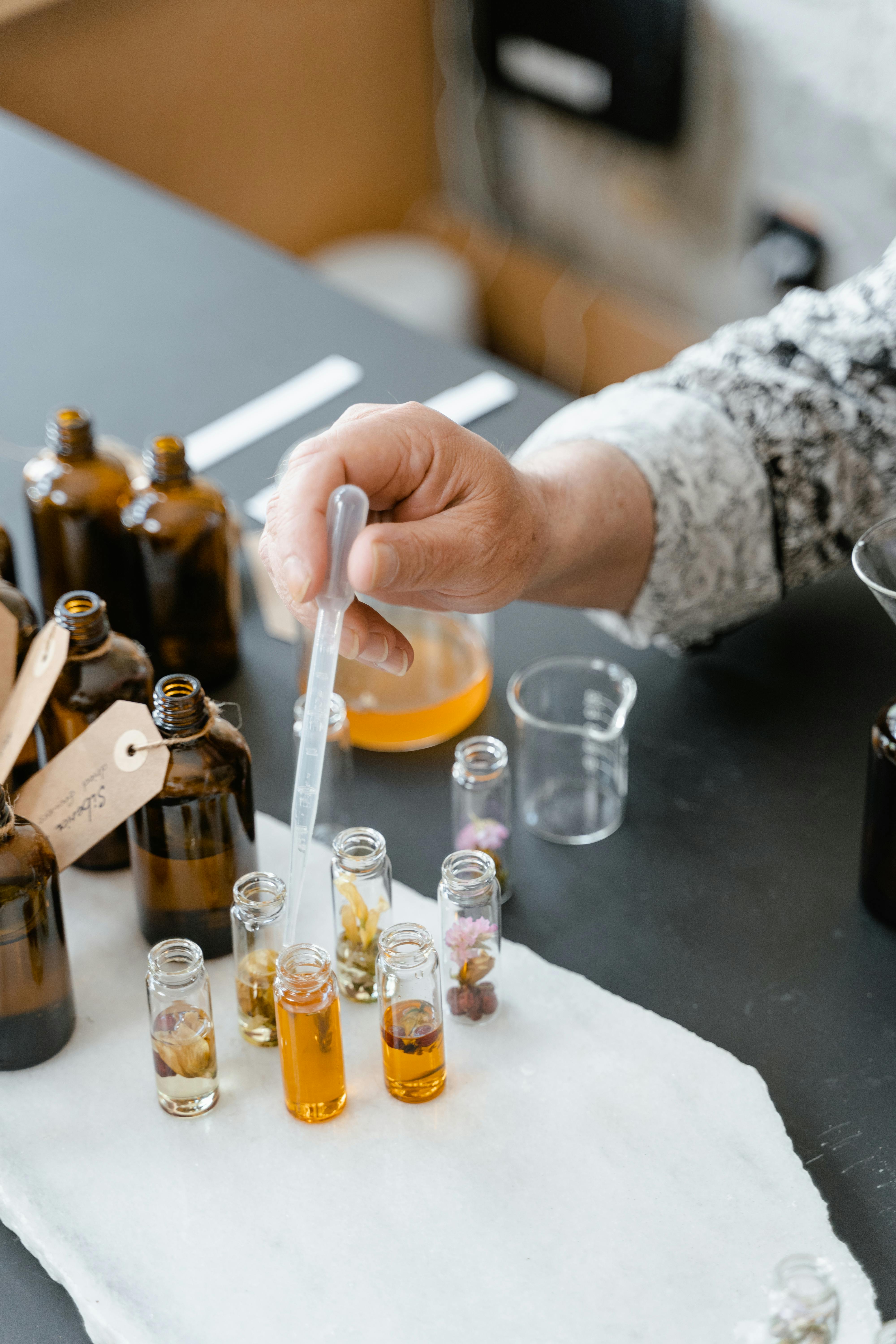 Precise blending of perfume oils